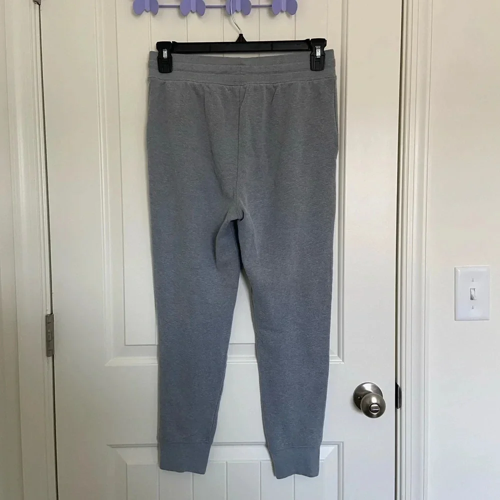 Under Armour‎ girl’s gray “loose” jogger sweatpants — large